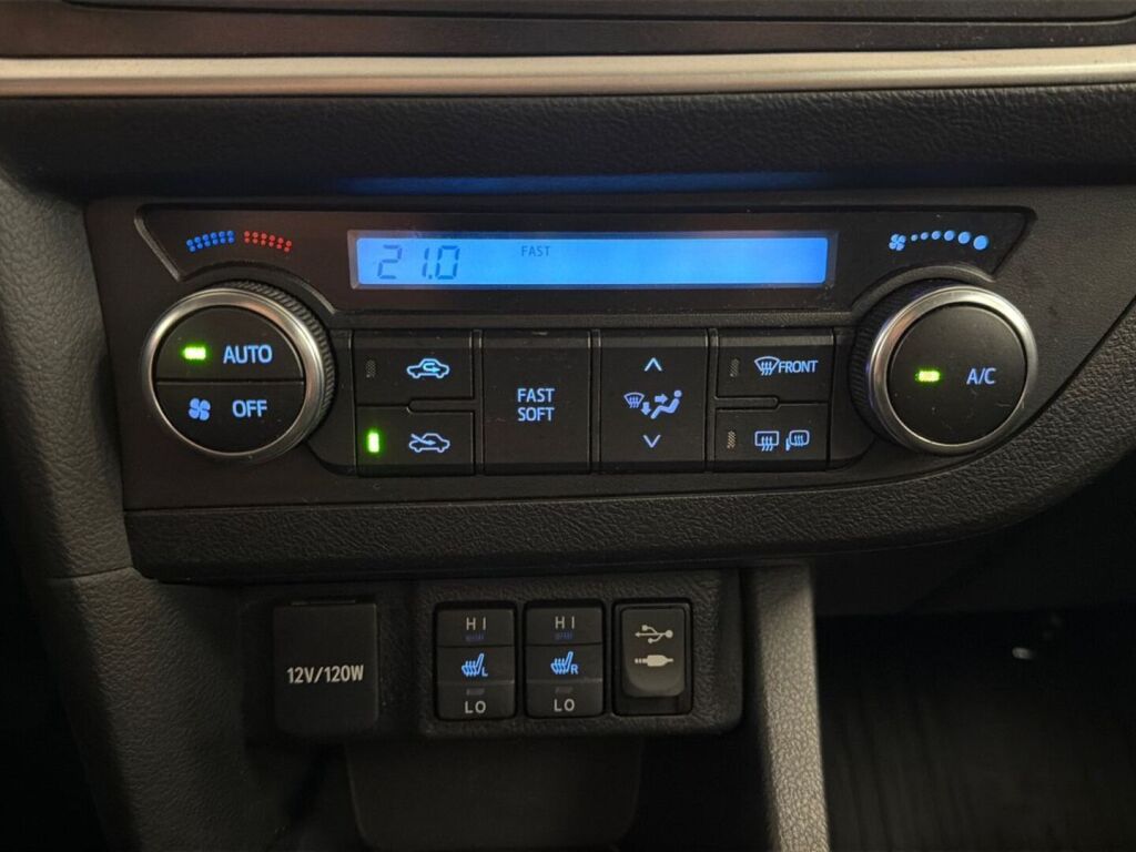 Toyota Auris 2014 Sininen