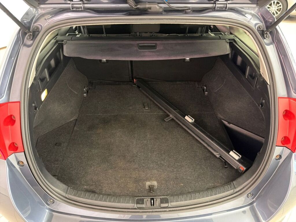 Toyota Auris 2014 Sininen