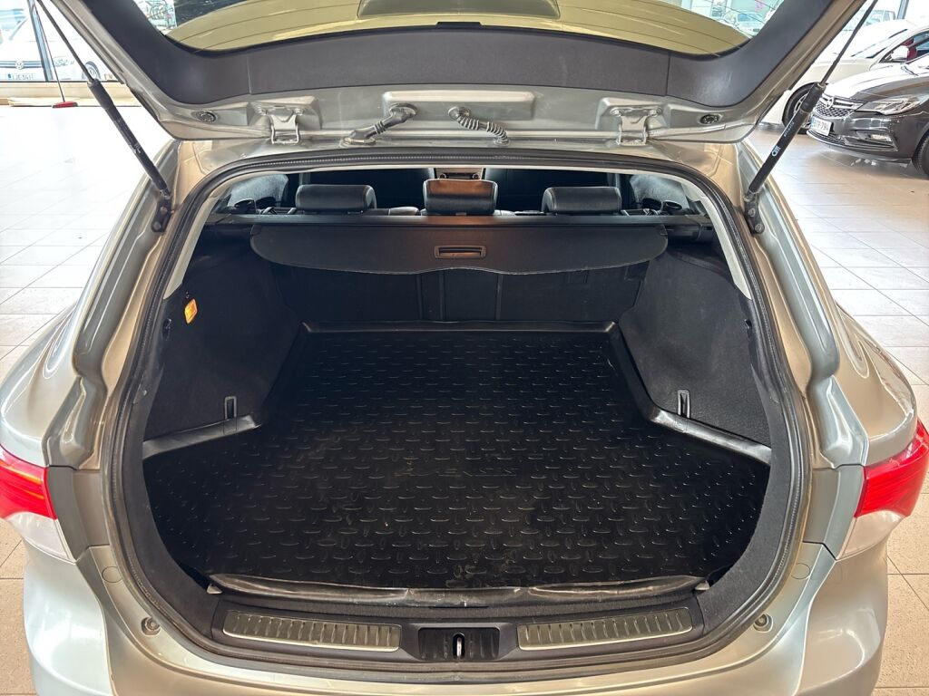 Toyota Avensis 2014 Harmaa
