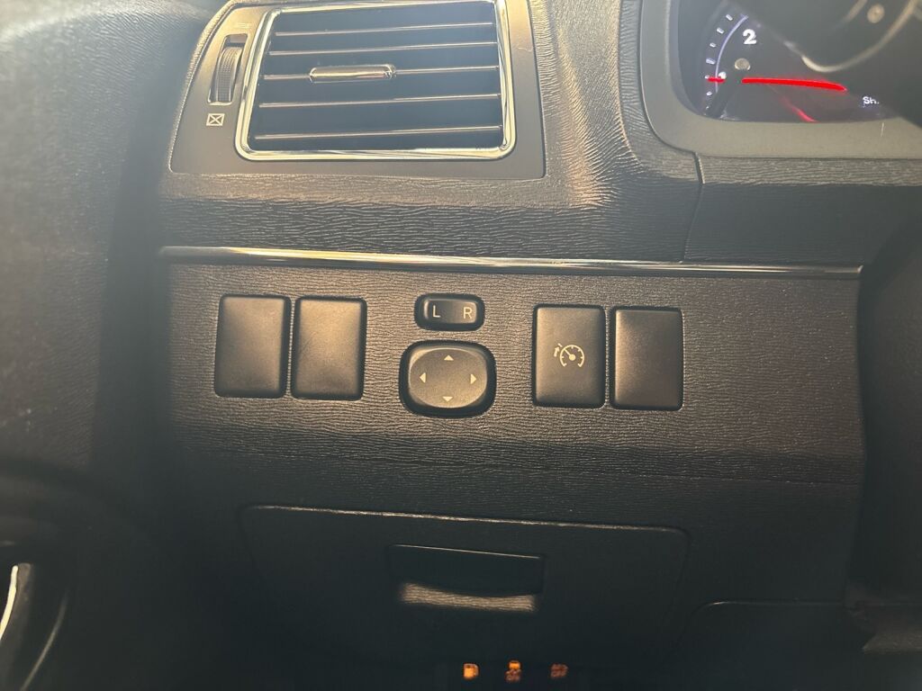 Toyota Avensis 2014 Harmaa