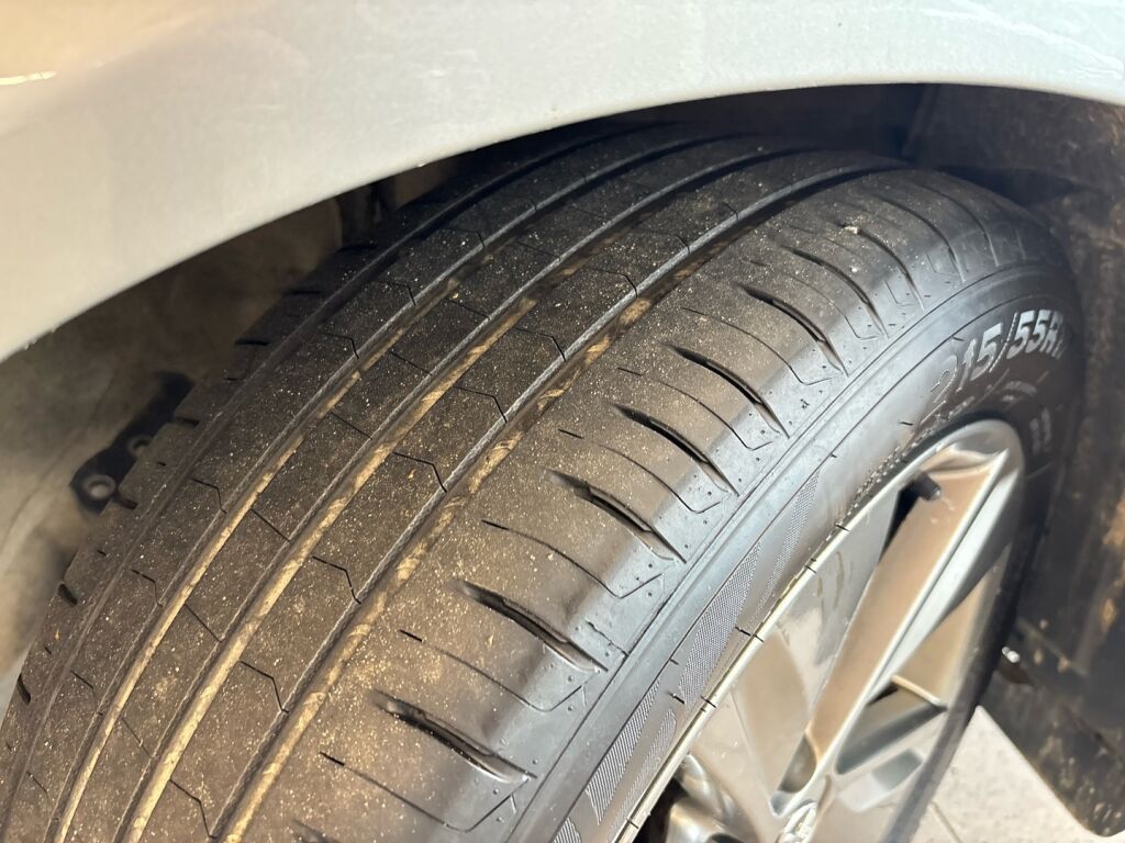 Toyota Avensis 2014 Harmaa