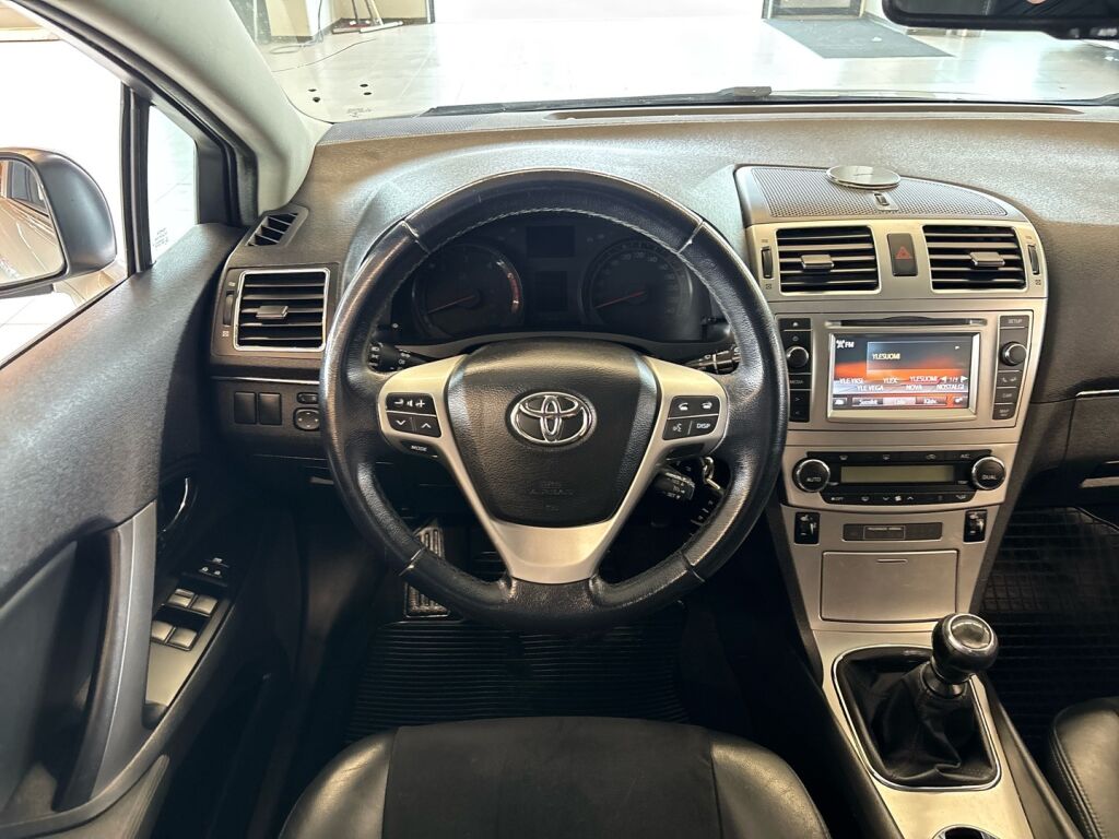 Toyota Avensis 2014 Harmaa
