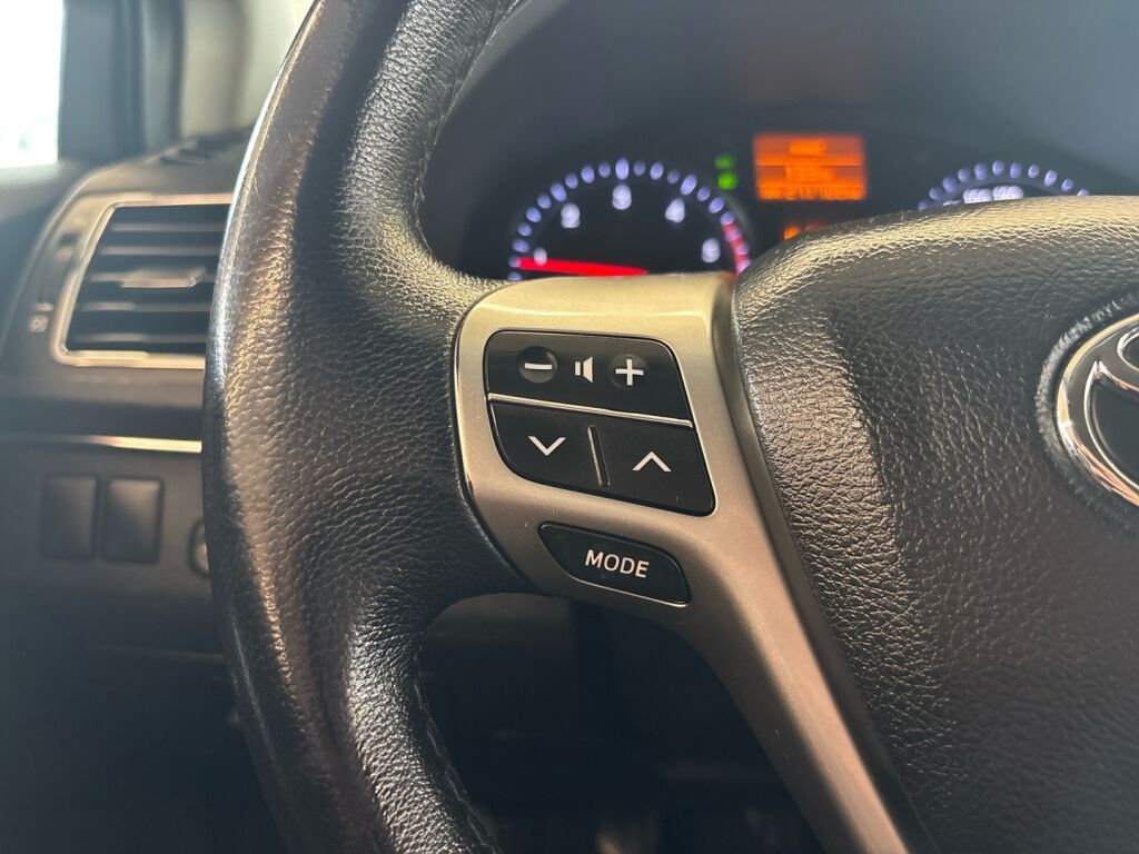 Toyota Avensis 2014 Harmaa