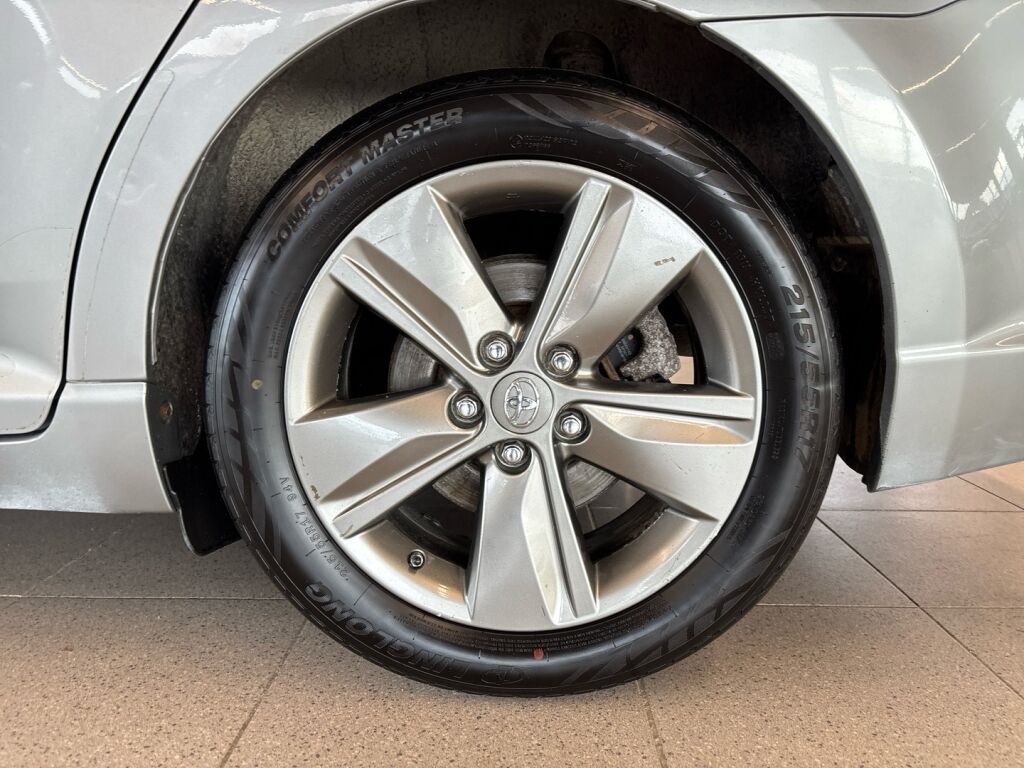 Toyota Avensis 2014 Harmaa