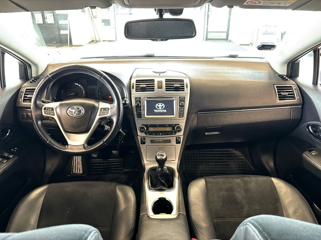 Toyota Avensis 2014 Harmaa