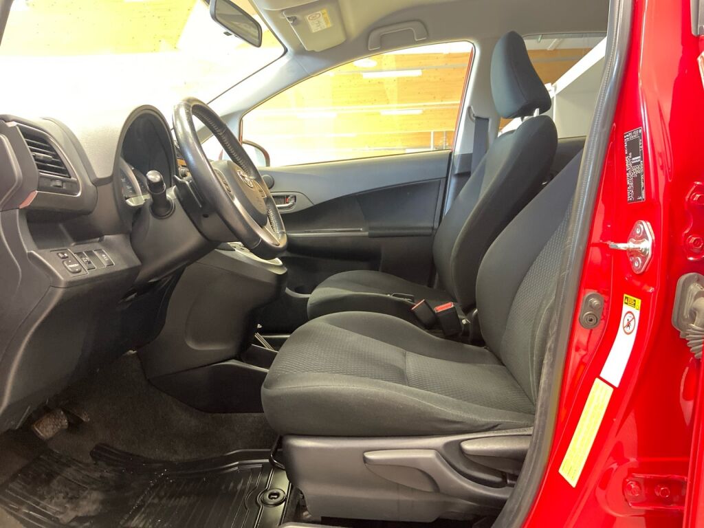 Toyota Verso-S 2015 Punainen