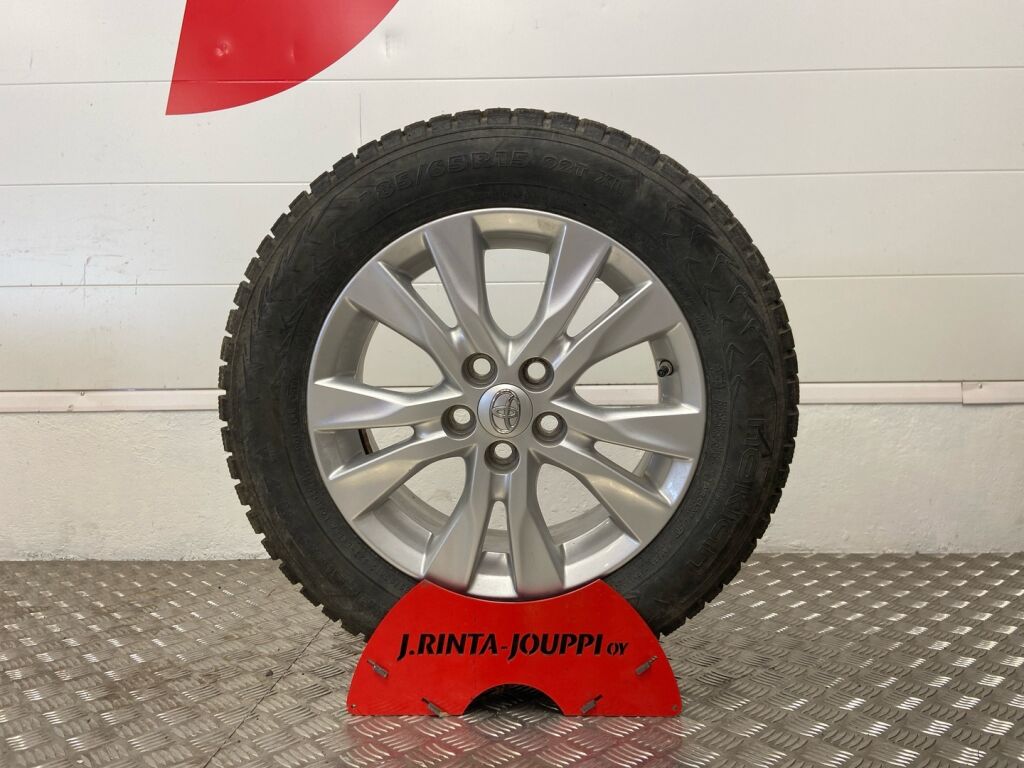 Toyota Verso-S 2015 Punainen