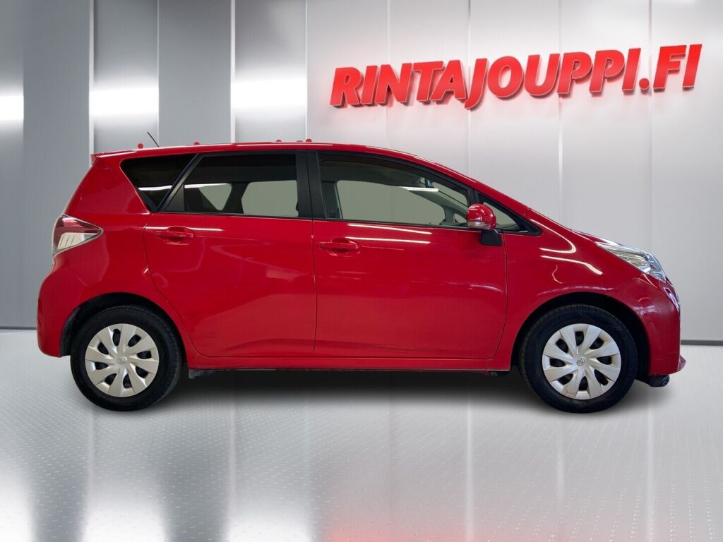 Toyota Verso-S 2015 Punainen