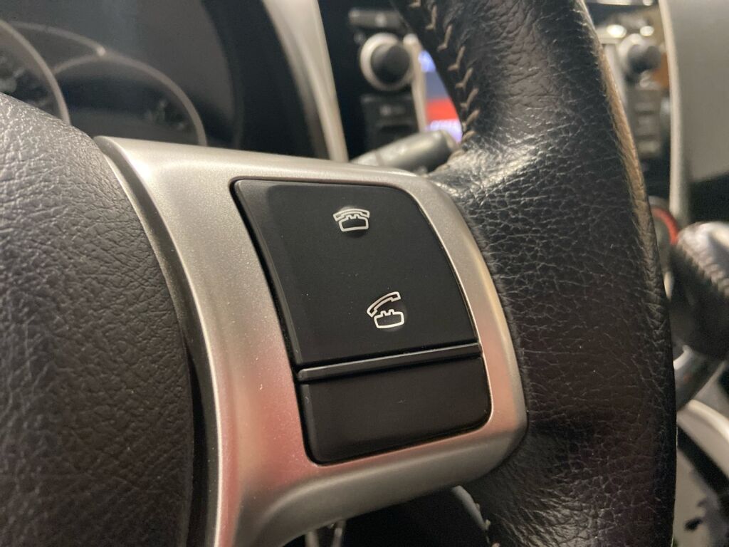 Toyota Verso-S 2015 Punainen
