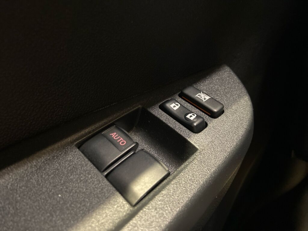 Toyota Verso-S 2015 Punainen