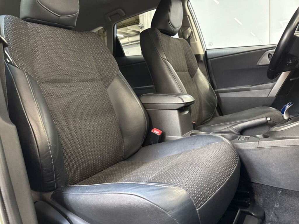 Toyota Auris 2014 Sininen