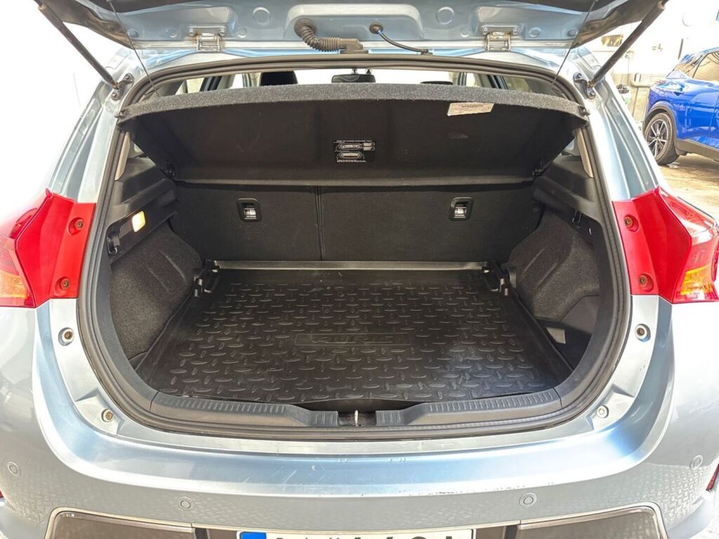 Toyota Auris 2014 Sininen