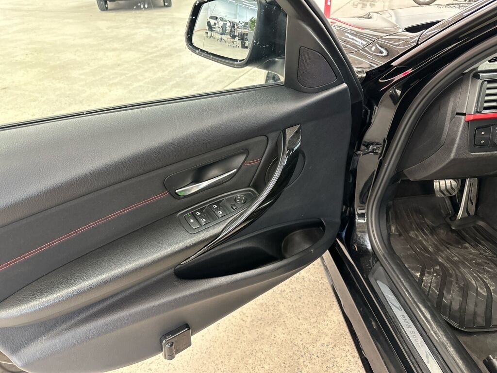 BMW 316 2014 Musta