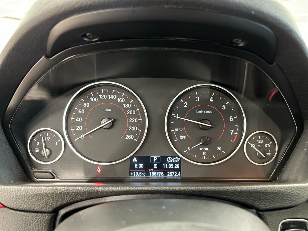 BMW 316 2014 Musta