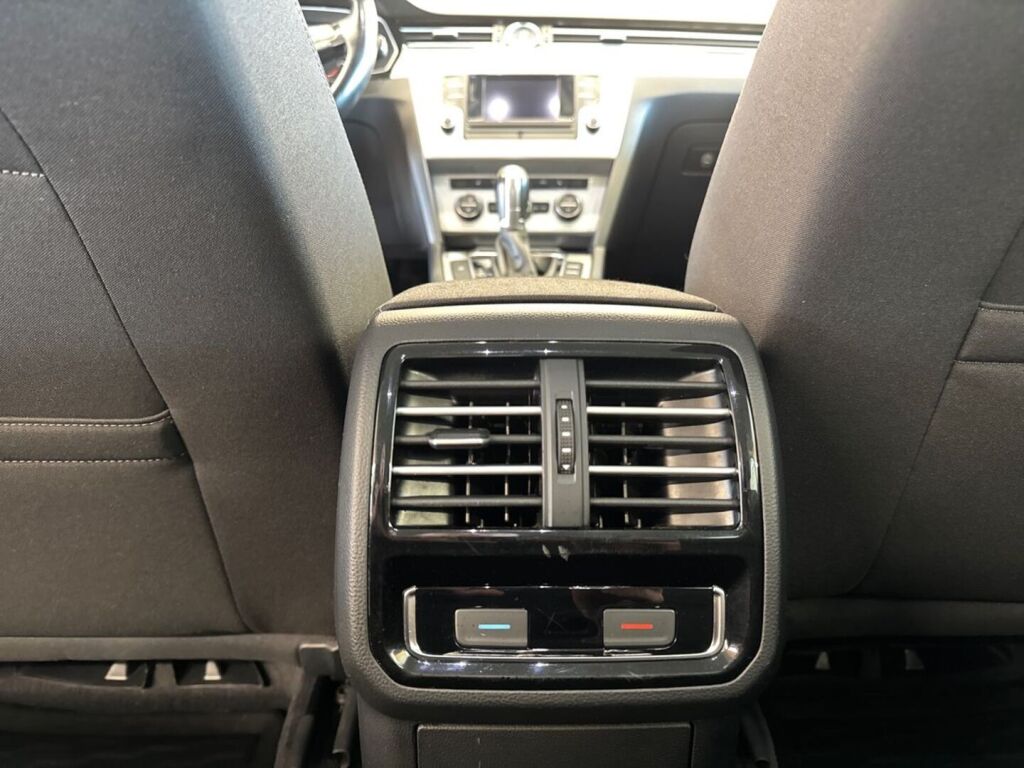 Volkswagen Passat 2015 Sininen