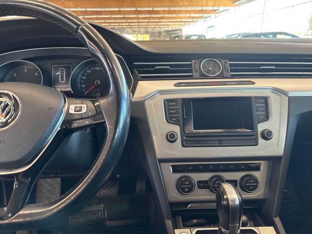 Volkswagen Passat 2015 Sininen