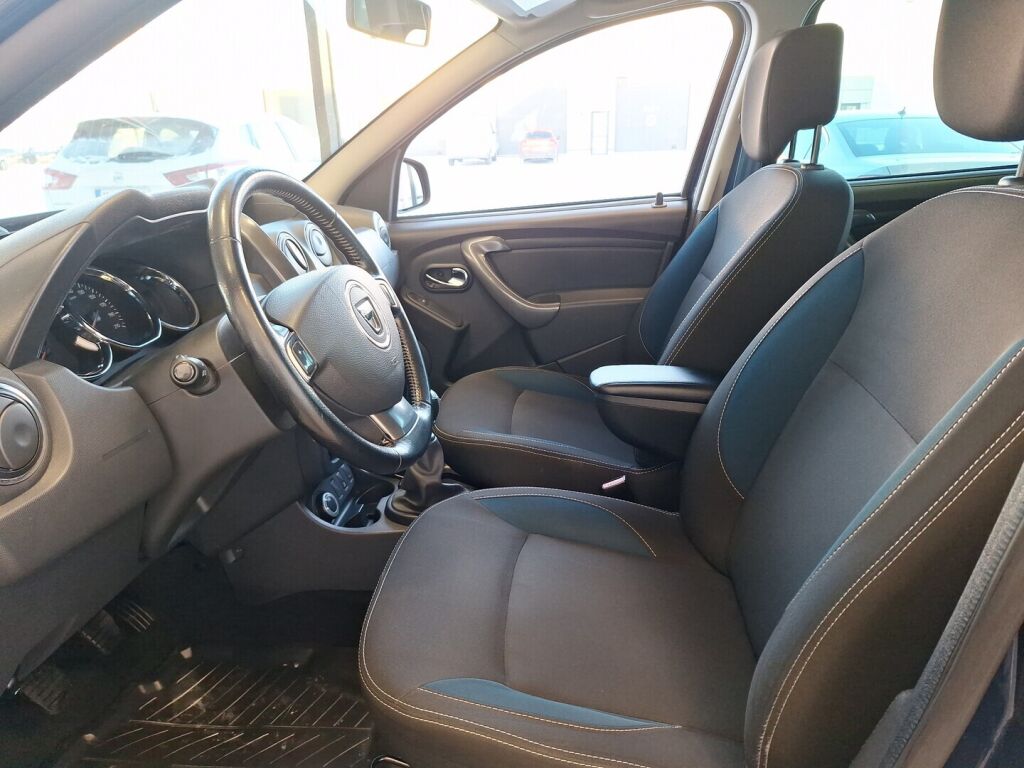 Dacia Duster 2015 Sininen