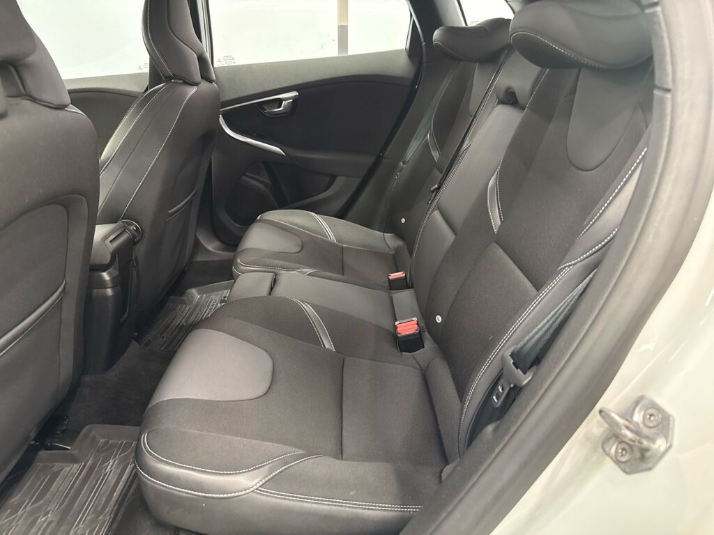 Volvo V40 2015 Valkoinen