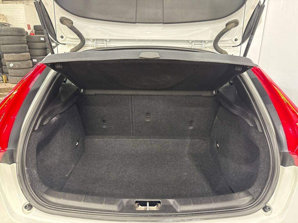 Volvo V40 2015 Valkoinen