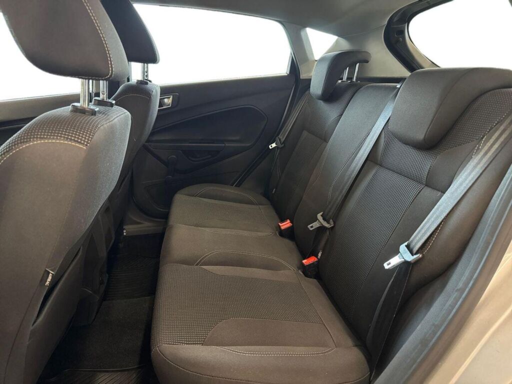 Ford Fiesta 2015 Harmaa