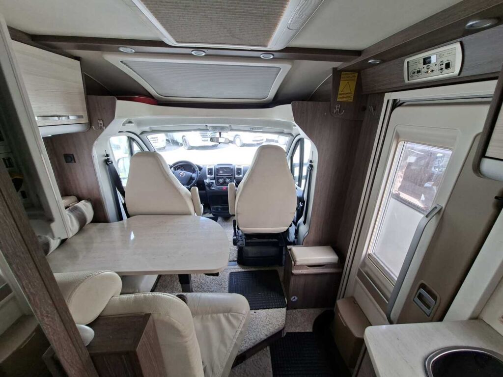 Bürstner T690 Nexxo Time 2016 Valkoinen
