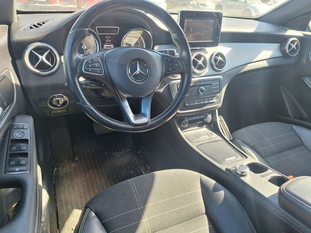 Mercedes-Benz CLA 2015 Valkoinen