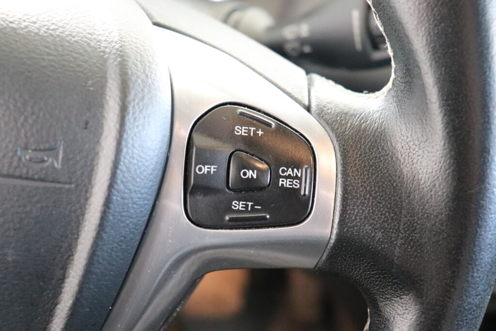 Ford Fiesta 2015 Valkoinen