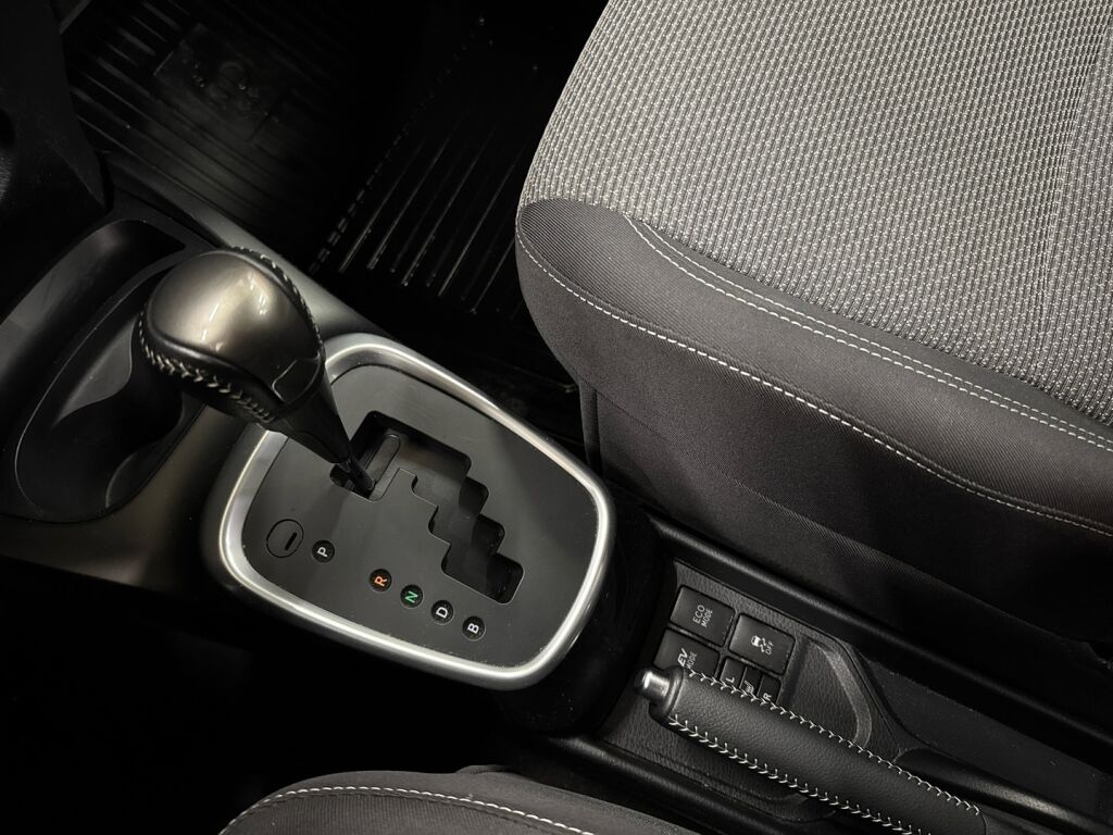 Toyota Yaris 2015 Valkoinen