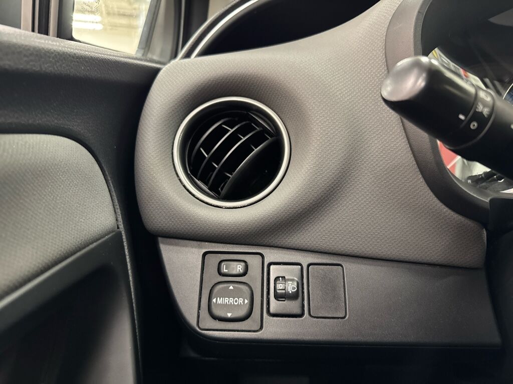 Toyota Yaris 2015 Valkoinen