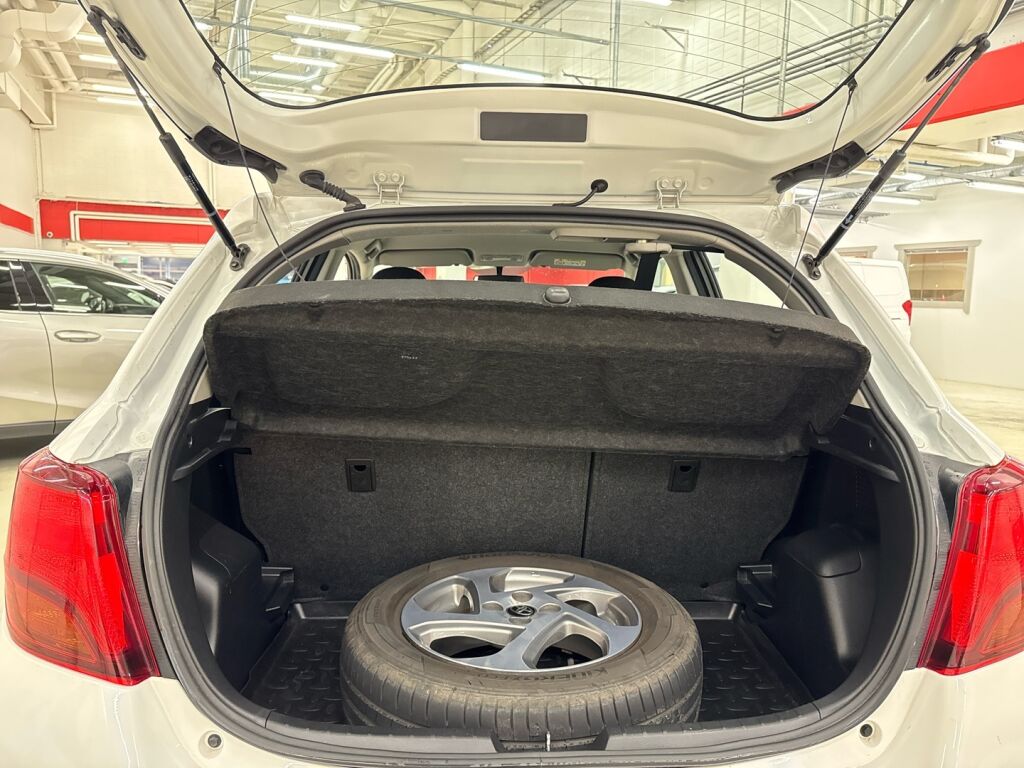 Toyota Yaris 2015 Valkoinen