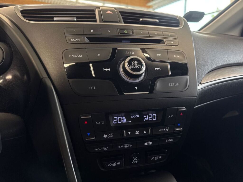 Honda Civic 2015 Punainen