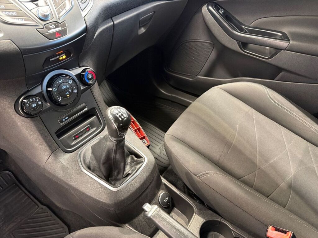 Ford Fiesta 2015 Sininen