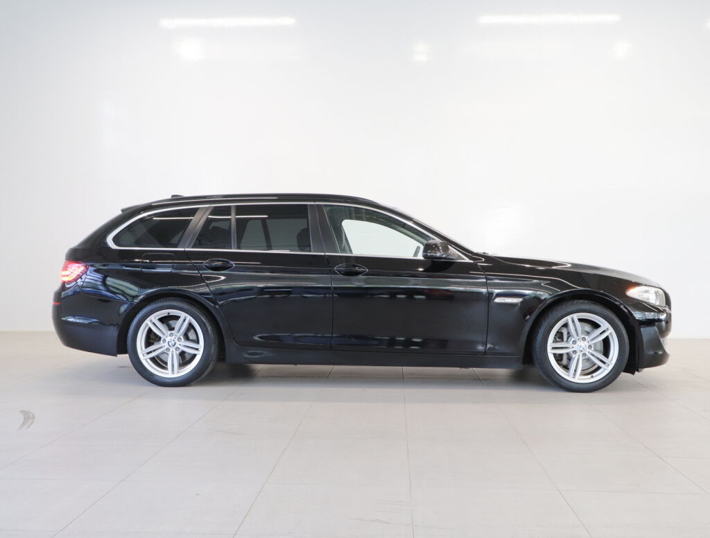 BMW 525 2012 Musta