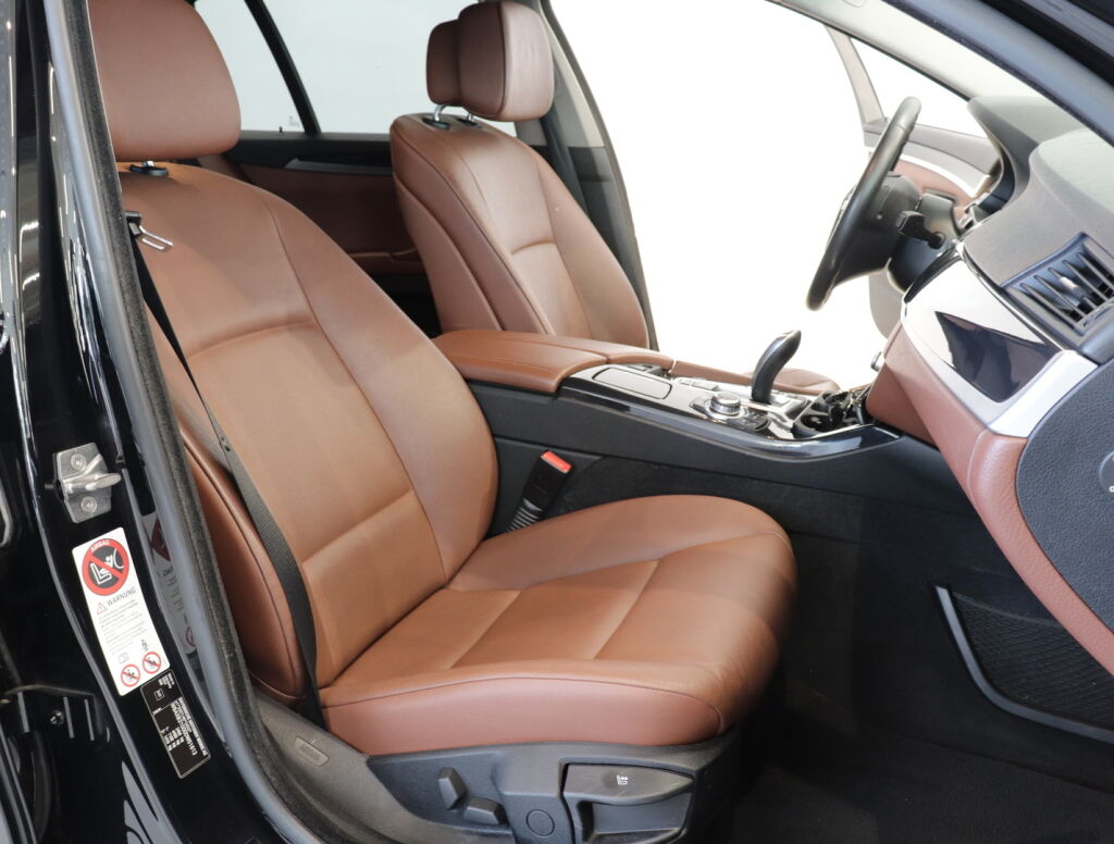 BMW 525 2012 Musta
