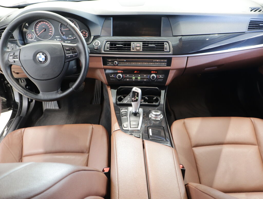 BMW 525 2012 Musta