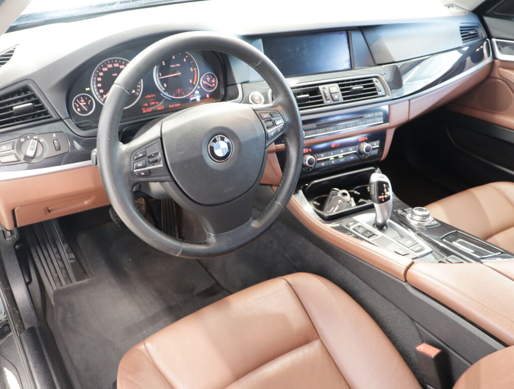 BMW 525 2012 Musta