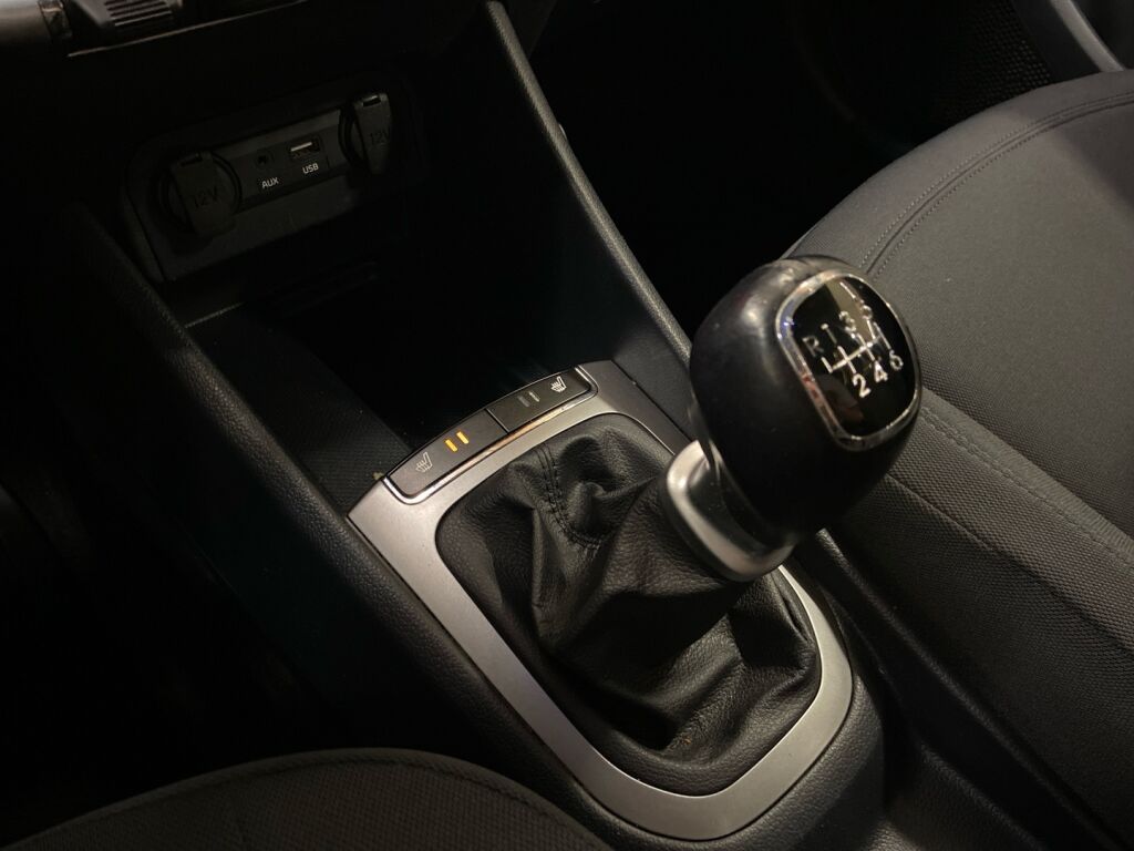 Kia Rio 2015 Punainen