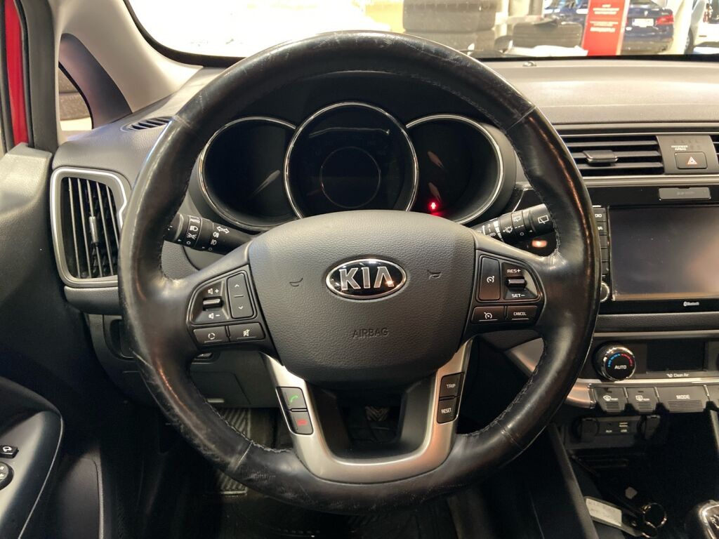 Kia Rio 2015 Punainen
