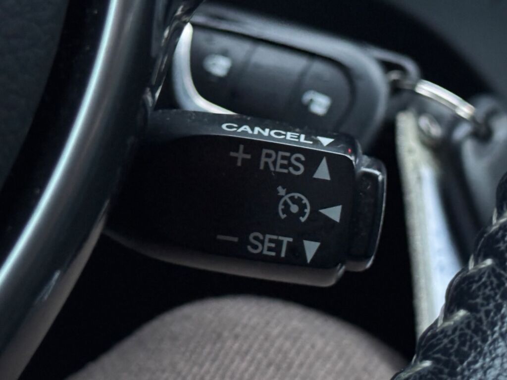 Toyota Yaris 2015 Ruskea (beige)