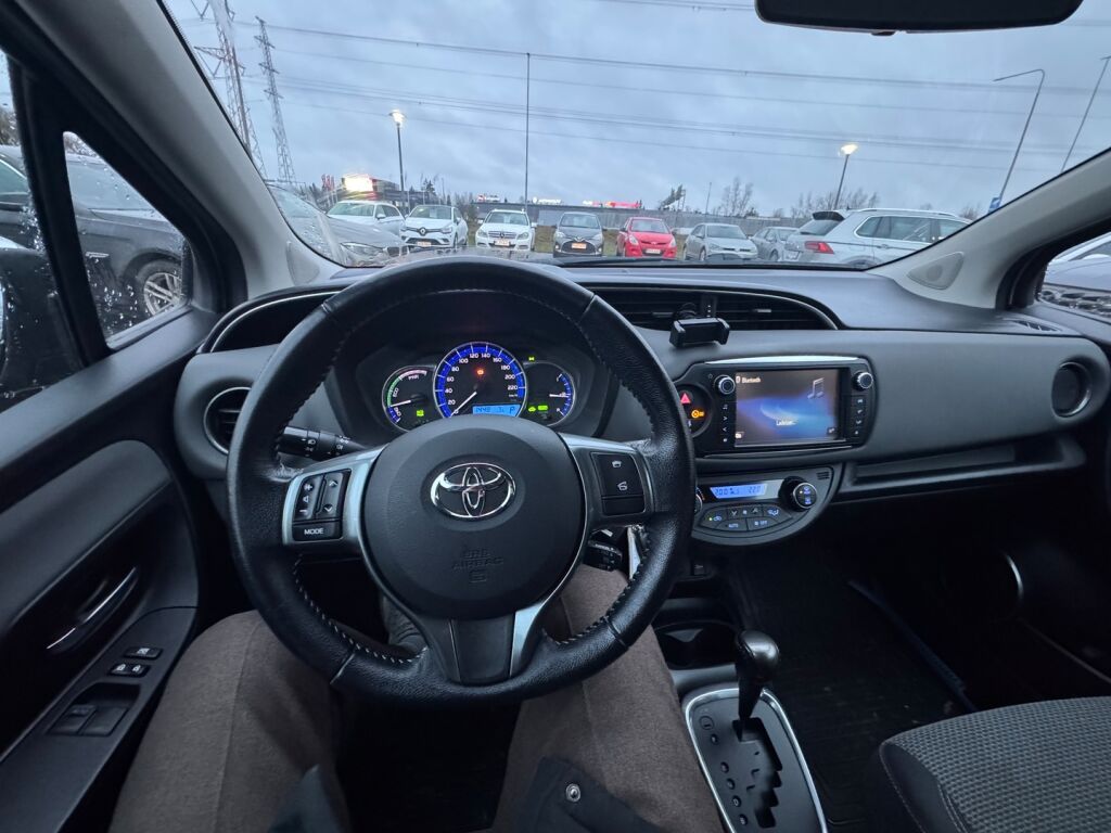 Toyota Yaris 2015 Ruskea (beige)