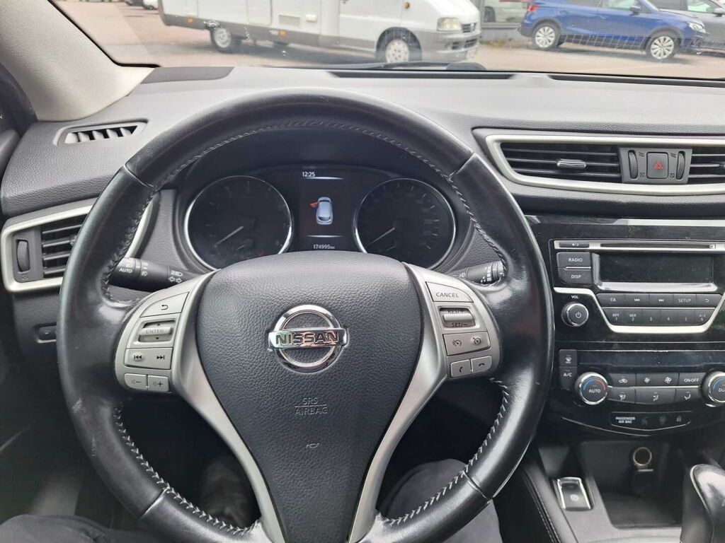 Nissan Qashqai 2015 Ruskea (beige)