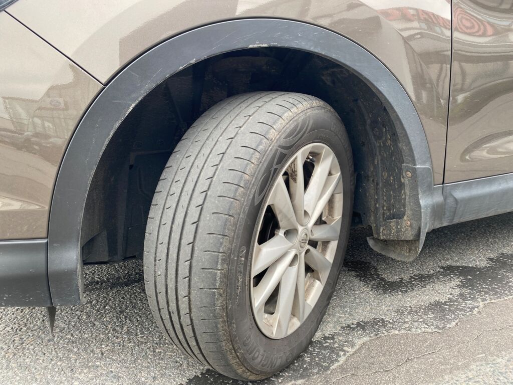 Nissan Qashqai 2015 Ruskea (beige)