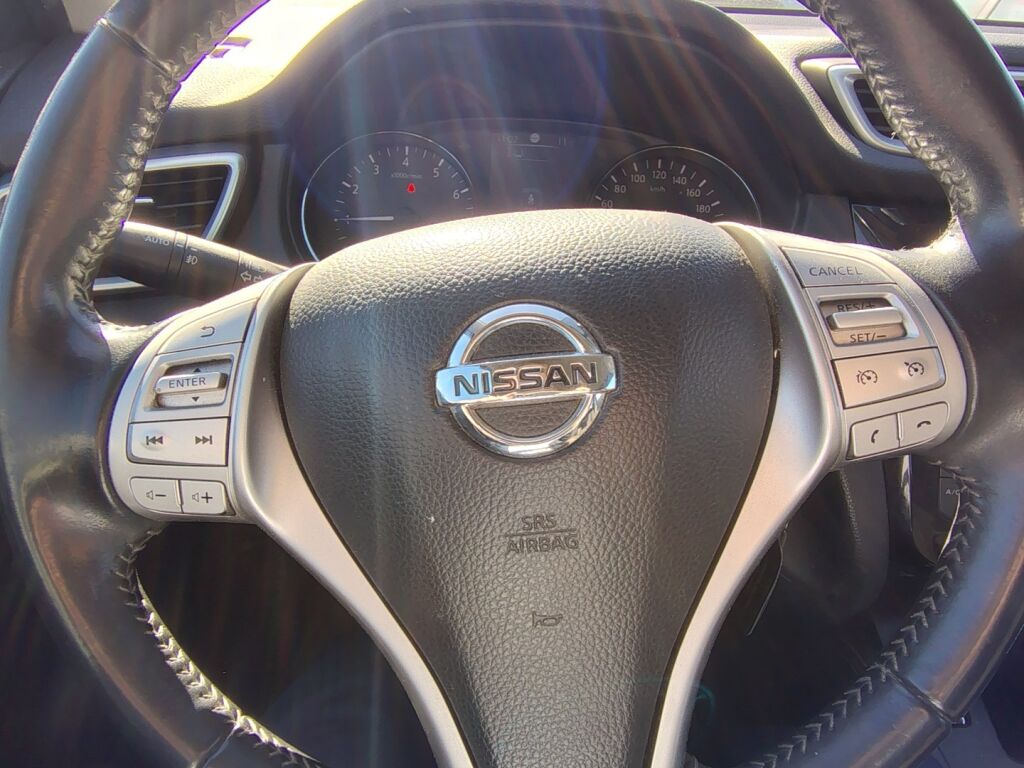 Nissan Qashqai 2015 Musta