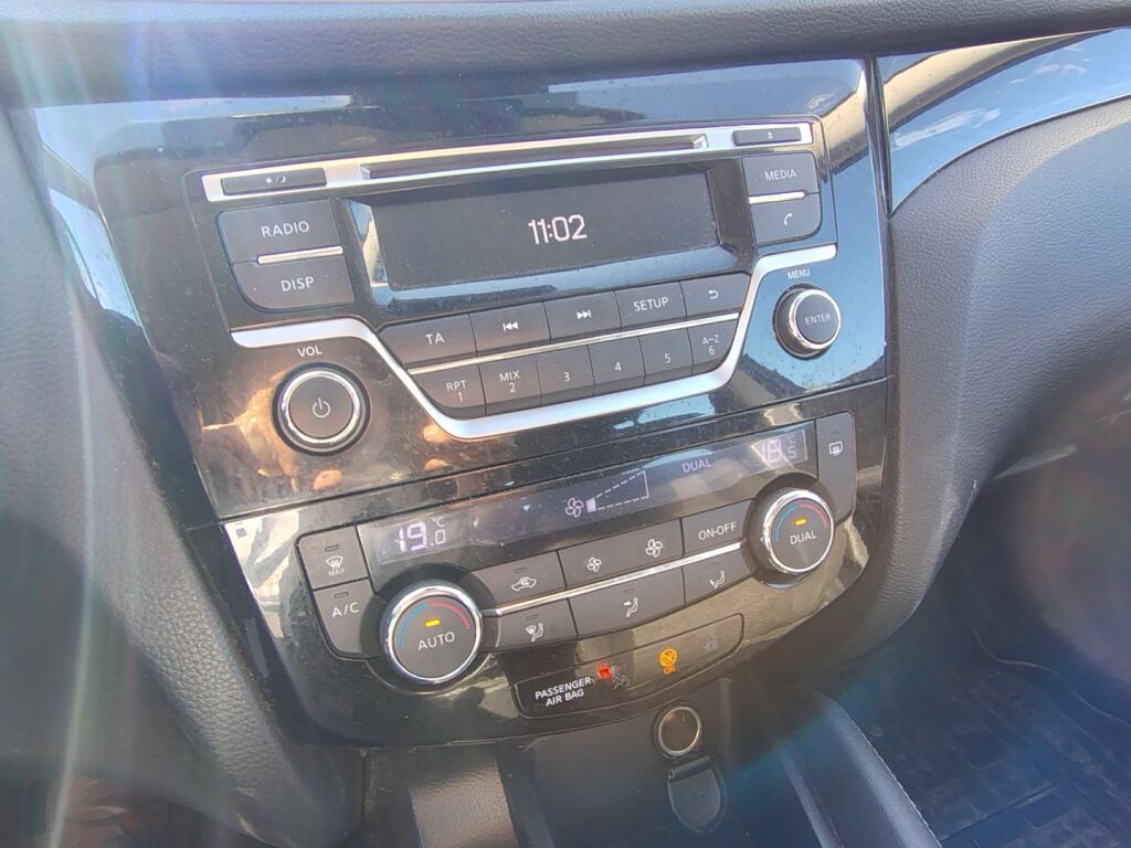 Nissan Qashqai 2015 Musta