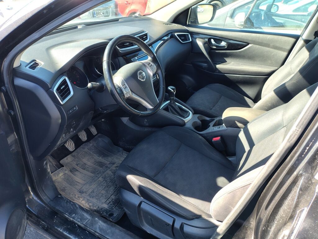 Nissan Qashqai 2015 Musta