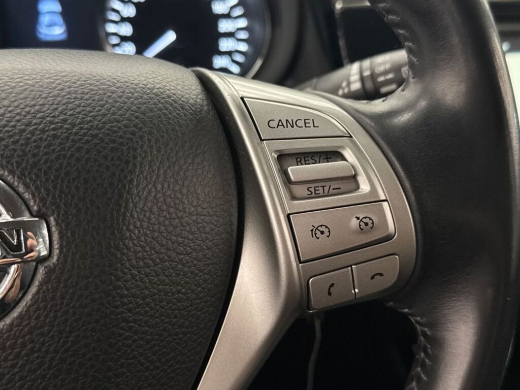 Nissan Pulsar 2015 Sininen