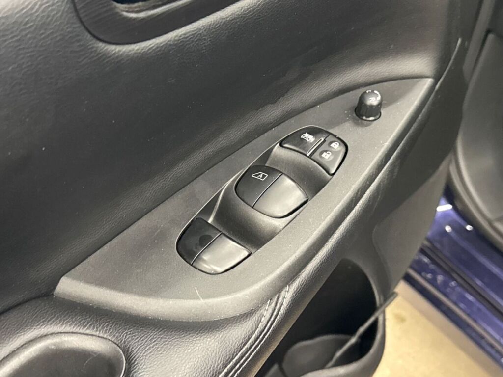 Nissan Pulsar 2015 Sininen