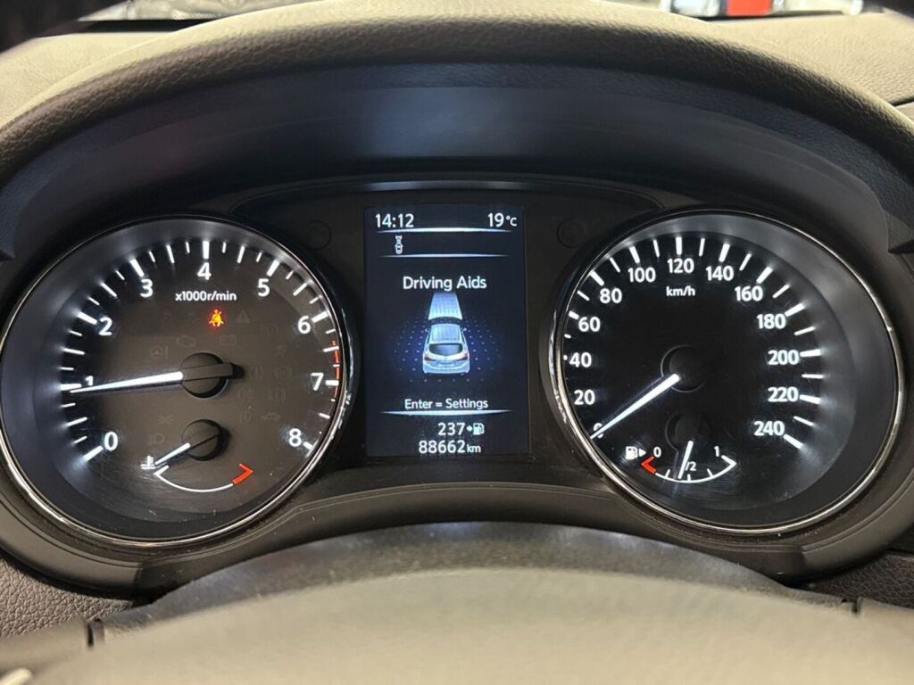 Nissan Pulsar 2015 Sininen
