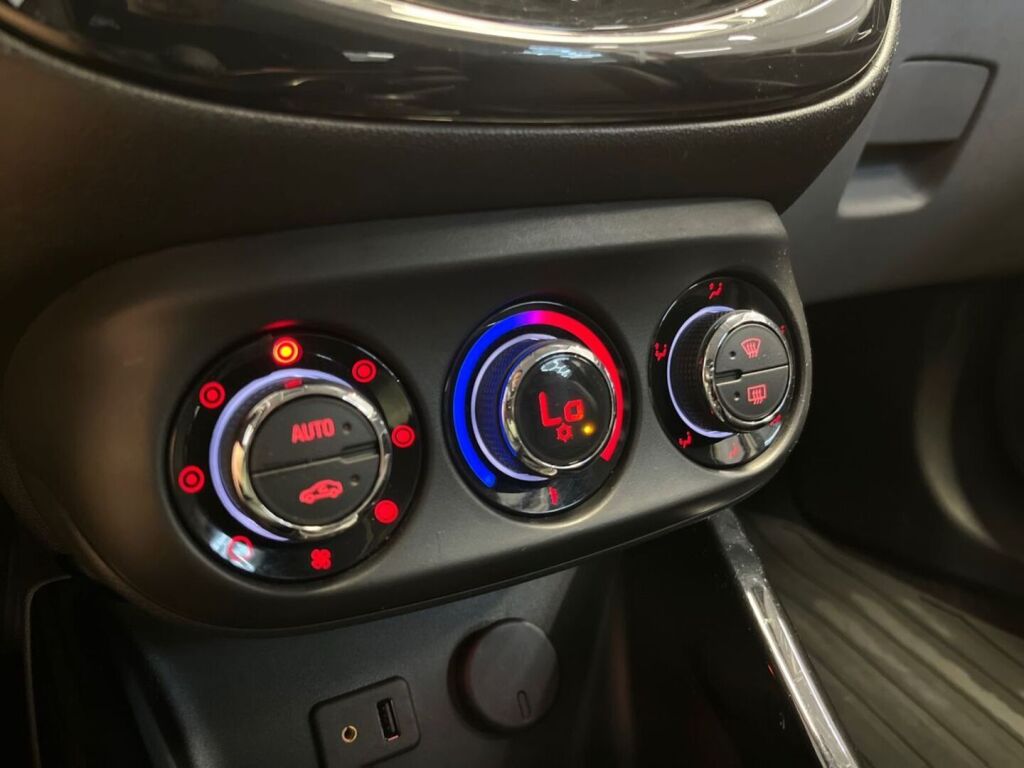 Opel Corsa 2015 Punainen
