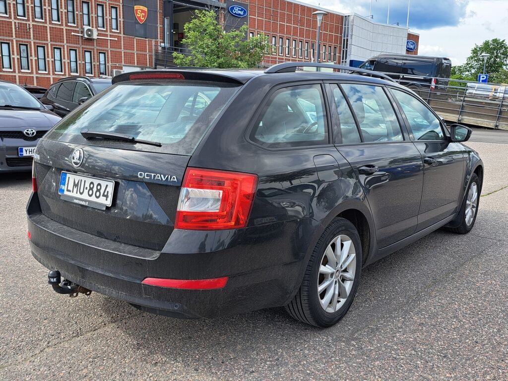 Skoda Octavia 2015 Musta